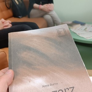 Zbliżenie na okładkę książki 